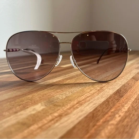 NWT Carolina Herrera Aviator Sunglasses with case - Picture 4 of 8